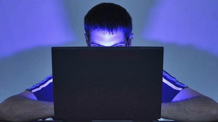 Statt der Zahl der Wohnungseinbrüche steigt die der Internetkriminalität.  Foto: Archiv/Imago