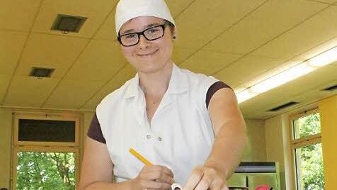 Tina Will macht eine Ausbildung in Hauswirtschaft. Kochen ist dabei nur eine von vielen Tätigkeiten.