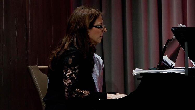 Antoinetta Bafas am FlügelFoto: Jochen Berger