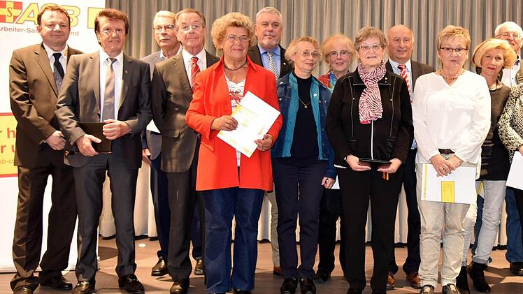 Der ASB-Regionalverband Coburg Stadt ehrt langjährige Mitglieder. Foto: Gabi Arnold