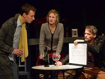 Benjamin Jorns (links), Sivlia Steger und János Kapitány überzeugen im Stück "Der kleine Prinz". Foto: Sebastian Worch