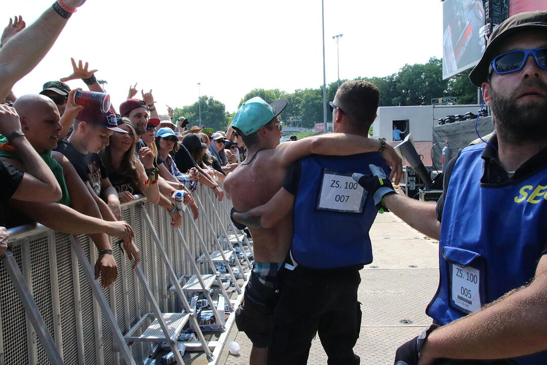 Halbnackt oder im Kostüm: Stimmung bei RIP 2017