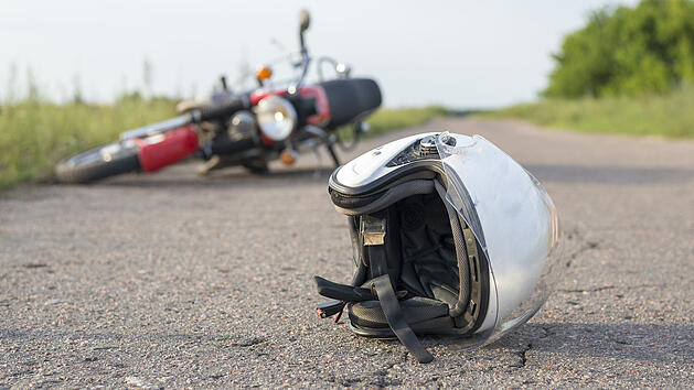 Gegen beide M&auml;nner l&auml;uft jetzt ein Ermittlungsverfahren. Am Motorrad entstand Totalschaden. (Symbolbild)