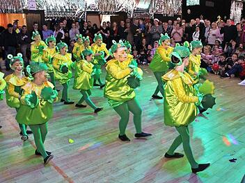 Die Minis der "Grazie"-Tanzgruppen begeisterten als Frösche. Foto: Evi Seeger