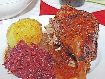 So muss ein fränkischer Gänsebraten aussehen. Foto: Maria Kordes