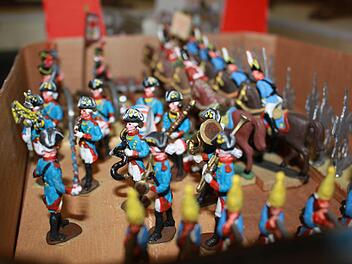 Auch die Zinnsoldaten von Armin Dominkas sind Teil der aktuellen Ausstellung. Solche Armeen waren früher ein Muss für jedes Kinderzimmer mit Buben darin. Fotos: Katharna Becht