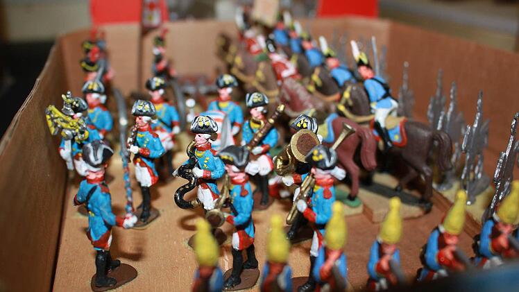 Auch die Zinnsoldaten von Armin Dominkas sind Teil der aktuellen Ausstellung. Solche Armeen waren früher ein Muss für jedes Kinderzimmer mit Buben darin. Fotos: Katharna Becht