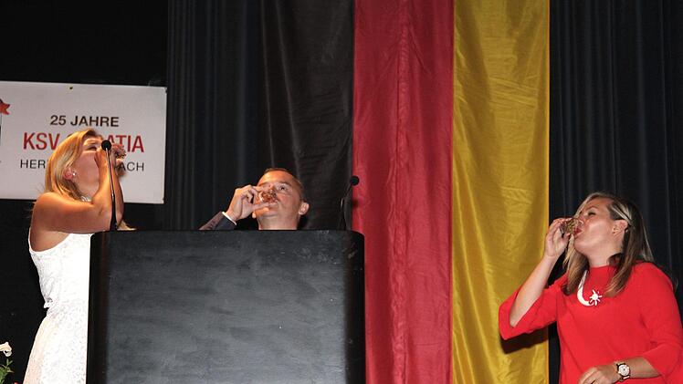 Und Prost: Der Sliwowitz gehört dazu.