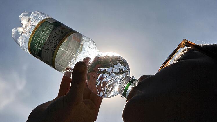 Die neue Woche startet mit sommerlichen Temperaturen. Da ist viel Trinken n&ouml;tig! Foto: Bodo Marks