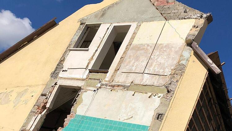 Abrissarbeiten in Wallenfels. Foto: Alexander Löffler