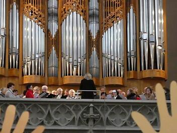 Eindrucksvoll erklang der Gefangenenchor aus Verdis Oper, aufgeführt von Burkhard Ascherl an der Orgel und dem Kirchenchor.