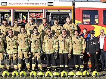 Die zwei Gruppen der Feuerwehr Weilersbach mit den Schiedsrichtern  Foto: privat