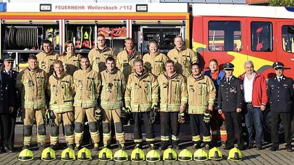 Die zwei Gruppen der Feuerwehr Weilersbach mit den Schiedsrichtern  Foto: privat