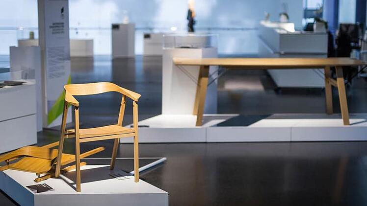 Die Arbeiten, die 2014 mit dem Bayerischen Staatspreis für Nachwuchsdesigner ausgezeichnet wurden, sind in der alten Angerhalle zu sehen. Foto: Coburger Designforum Oberfranken