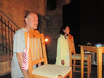 Hans (Peter Hub) und Hanna (Christine Hadulla) haben sich nichts mehr zu sagen.  Foto: Winfried Ehling