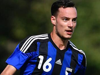 Sebastian Schäferlein wird den Jahn am Samstag in Erlenbach als Kapitän aufs Feld führen.  Foto: Zink