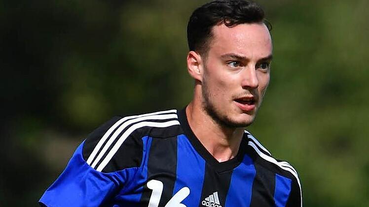 Sebastian Schäferlein wird den Jahn am Samstag in Erlenbach als Kapitän aufs Feld führen.  Foto: Zink