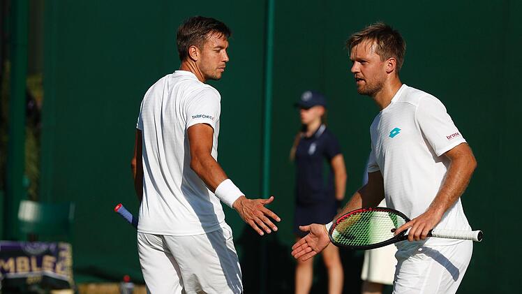 Der Coburger Tennisprofi Kevin Krawietz (rechts) und sein Doppelpartner Andreas Mies beendeten am Mittwochabend ihren Erstrunden-Fluch am Hamburger Rothenbaum. Foto: CT-Archiv