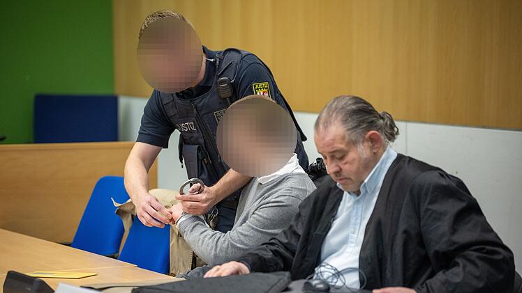 Prozessbeginn - 19-J&auml;hriger wegen Mordes und Totschlags angeklagt