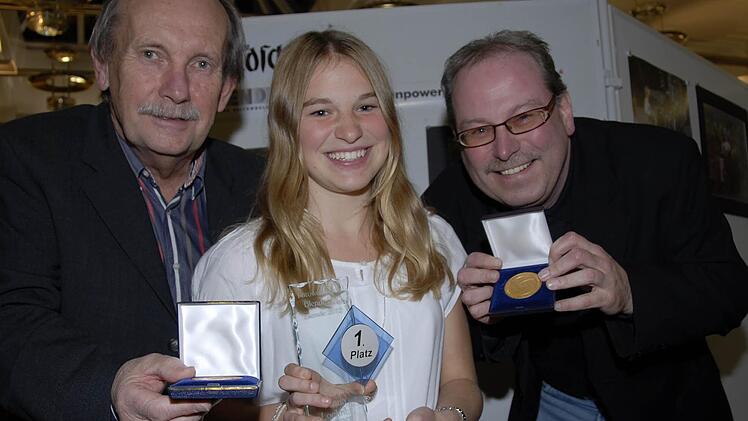 Sie sind die Champions der "Blende 2012": Helmut Büchner, Anna Lochner und Frank Gorille (von links) freuen sich über ihre ersten Plätze in den drei ausgeschriebenen Themen. Foto: Dagmar Besand