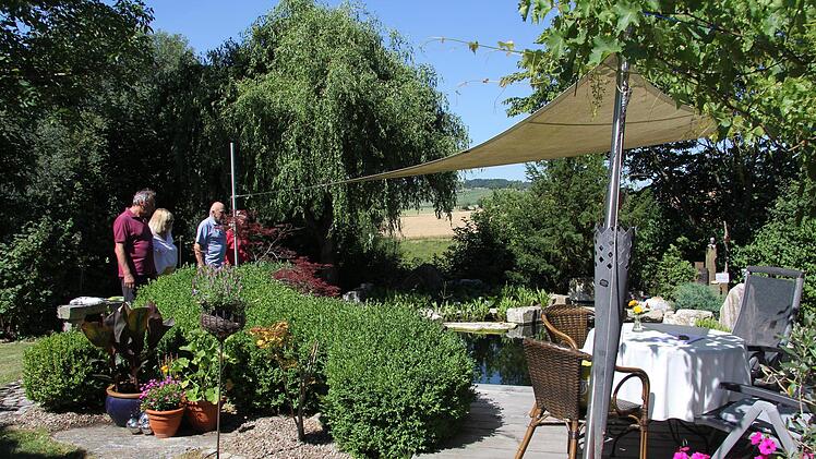 Der Gartenteich im Garten von Gabi und Michael Herler Foto: Alexandra Kemnitzer