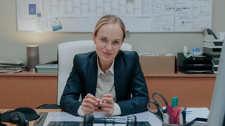 Friederike Kempter ist das wohl bekannteste Mitglied im "Nine to Five"-Ensemble, sie spielt die neue B&uuml;ro-Chefin Ronja Keller.