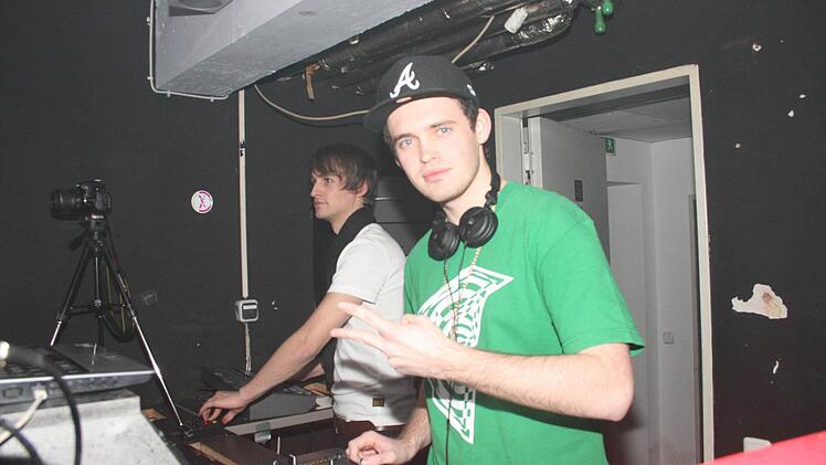 Die beiden DJs Vast Vibes und ElPhaRhazz alias Vitali Bespflug und Raphael Amesöder
