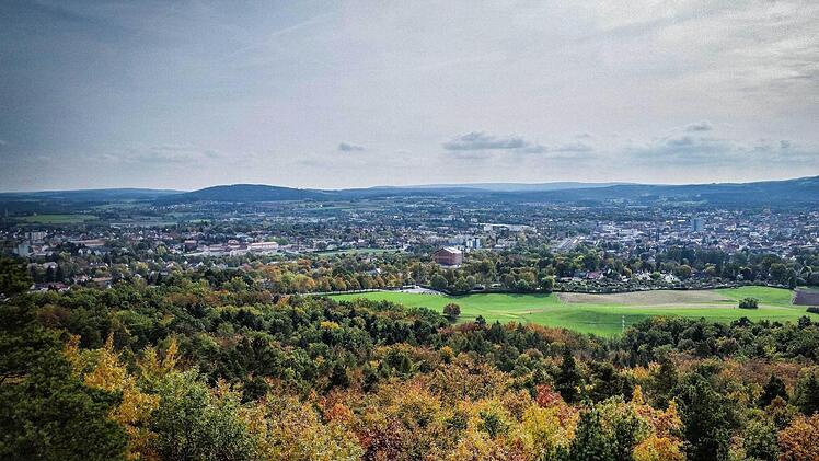 Will man Bayreuth und das Festspielhaus von oben betrachten, ist der Siegesturm einer der dafür am besten geeigneten Orte. Foto: Heiko Hartmann