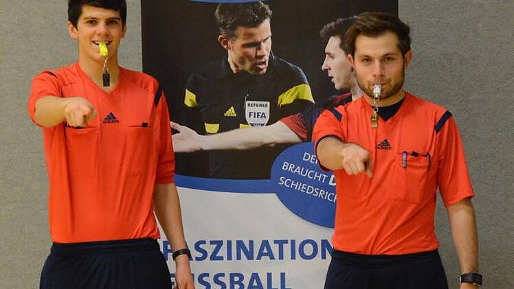 Schiedsrichter, aktive Fußballer, Turnier-Organisatoren: Mehrfach gefordert war am Wochenende die Schiedsrichter-Gruppe Bad Kissingen um Benno Hobelsberger (links) und Sebastian Wieber. Foto: ssp