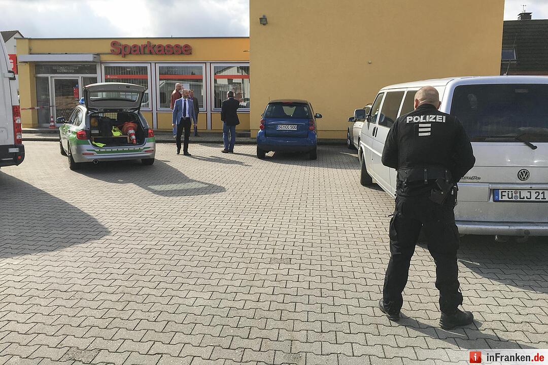 Erste Bilder: Bankfiliale in Kornburg ueberfallen