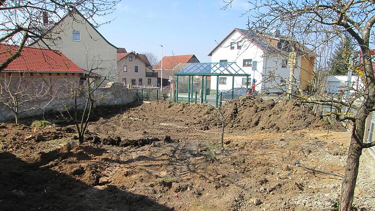 Die Arbeiten am "Fuschter Insekten-Gärtla" sind bereits im Gange. Für den federführenden Obst- und Gartenbauverein gab die Jury grünes Licht für einen Zuschuss. Foto: Winfried Ehling