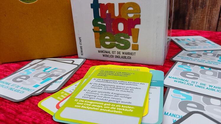 Spiele-Test True Stories: Das absurde Wissensspiel im Quader-Format
