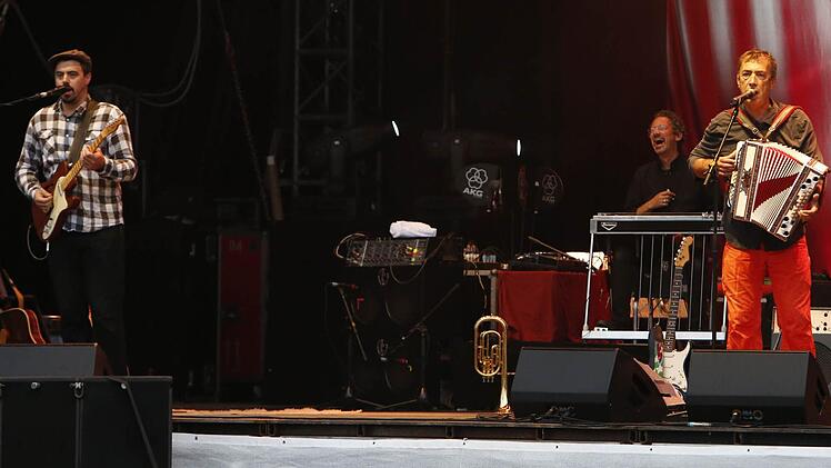 Bildausriss vom Coburger Konzert von Hubert von Goisern  Foto: Matthias Hoch