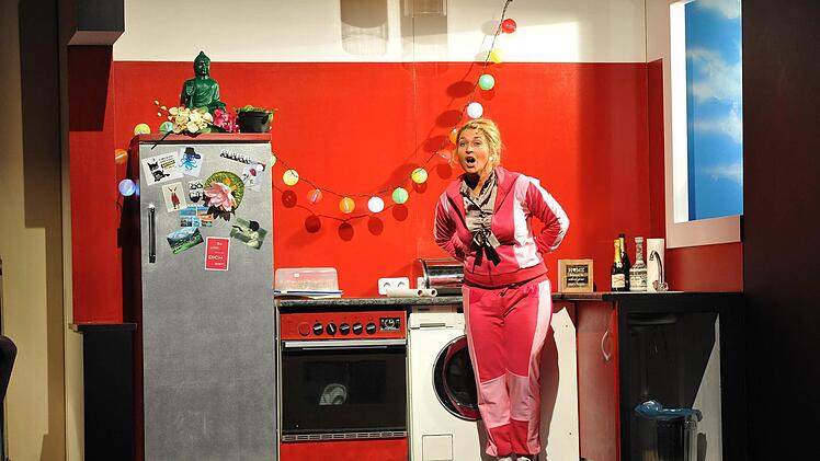 Turbulenter Theater-Spaß: Szene aus "Bin nebenan" von Ingrid Lausund in der Coburger ReithalleFoto: Andrea Kremper