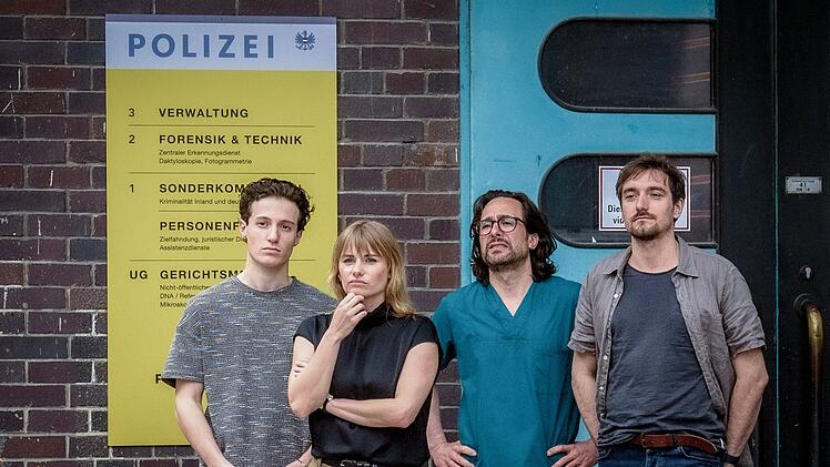 Alexander Pschill (zweiter von rechts) ist seit 2022 Teil des "SOKO Linz"-Teams (Bild).