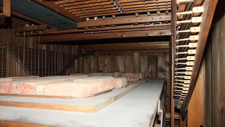 Blick in die Orgel: Hier arbeitet der Blasebalg.