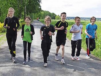 Auch in diesem Sommer liefen die Schüler der Siegmund-Loewe-Schule wieder und sammelt durch die gelaufenen Kilometer Geld für einen guten Zweck. Foto: Archiv/Schülein
