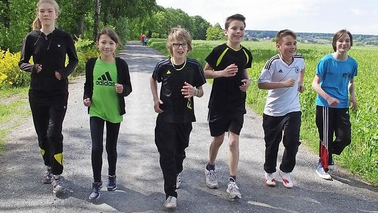 Auch in diesem Sommer liefen die Schüler der Siegmund-Loewe-Schule wieder und sammelt durch die gelaufenen Kilometer Geld für einen guten Zweck. Foto: Archiv/Schülein