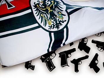 Die verbotene Reichskriegsflagge: ein Symbol für die Gedankenwelt der "Reichsbürger", die jetzt auch im Landkreis Kulmbach ihre Waffen abliefern müssen. Foto: Imago/Grafik: Micho Haller