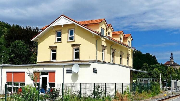 Im ehemaligen Trebgaster Bahnhof wird am Montag die Tagespflegeeinrichtung eröffnet.  Fotos: Dieter Hübner