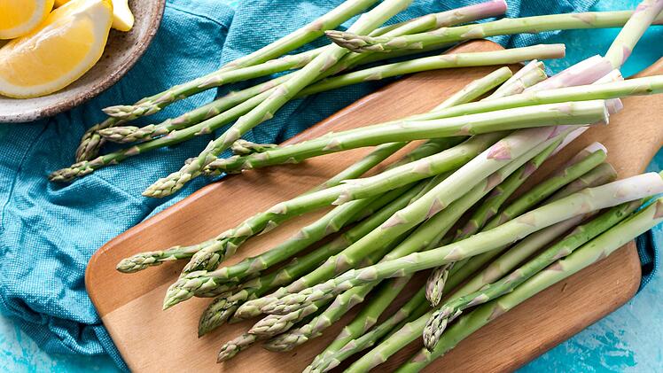 Es ist Spargelzeit und wir verraten Ihnen ein geniales Rezept, das dem "königlichen Gemüse" gerecht wird. Symbolfoto: Christine Siracusa/Unsplash.com.
