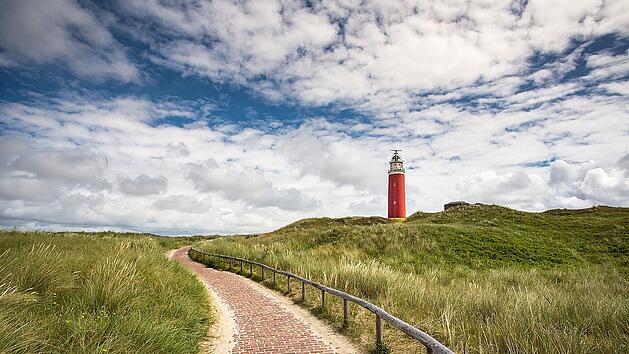 Der rote Leuchtturm ist eines der Wahrzeichen der Insel.