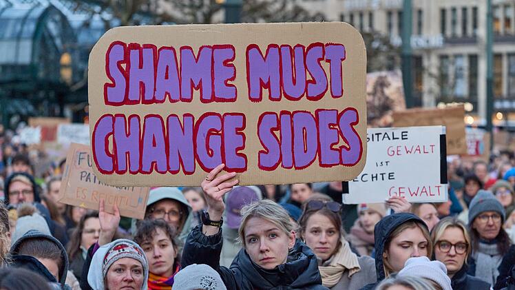 Demonstration gegen sexualisierte Gewalt gegen Frauen