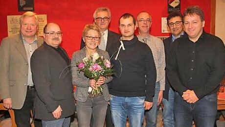 Ehrungen beim TSV Obersiemau (von links): Harry Stürke, Jürgen Rückert, Diana Kreißler, Wolfgang Kalb, Sven Grimmig, Gerd Deuerling, Bürgermeister Rolf Rosenbauer und Martin Eller  Foto: Michael Stelzner