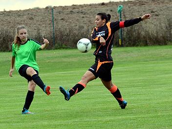 Trotz 14 Toren hat die SpVgg Reuth (grün) nach drei Spielen erst drei Punkte auf dem Konto. Am Samstag empfangen die "Kuckuck" in der Kreisklasse 1 die ungeschlagenen Drügendorferinnen. Archiv