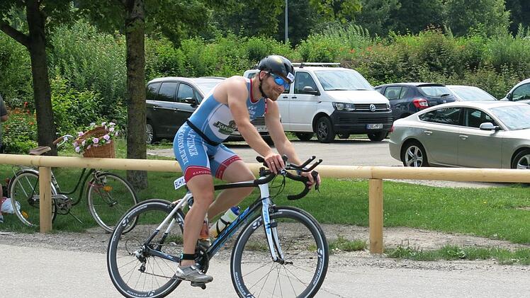 Florian Deichsel f&uuml;hrte das Kulmbacher Team nach dem Radfahren an. Mit einer Durchschnittsgeschwindigkeit von 40 Kilometern pro Stunde &uuml;berholte er seinen Cousin Maximilian Deichsel.