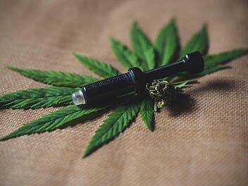 Öko-Test warnt vor CBD-haltigen Produkten. Symbolbild: Pixabay/ CBD-Infos-com