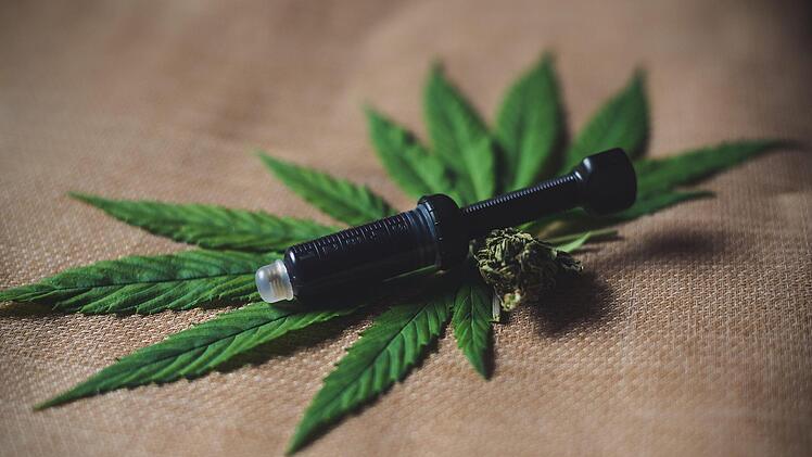 Öko-Test warnt vor CBD-haltigen Produkten. Symbolbild: Pixabay/ CBD-Infos-com