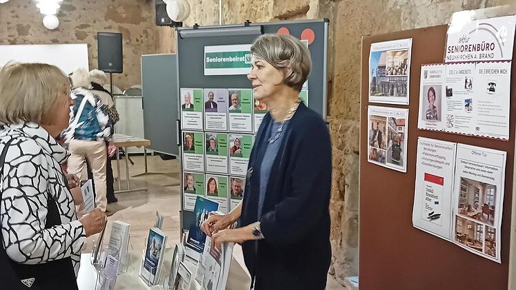 Infostände wie der vom Seniorenbüro Neunkirchen am Brand waren vertreten.