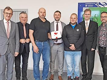 Vorstandsvorsitzender der Sparkasse Kulmbach-Kronach Harry Wei&szlig;, Landrat Klaus Peter S&ouml;llner, Erster Vorsitzender Thomas Kremer, B&uuml;rgermeister Christian Ruppert, Zweiter Vorsitzender Jannik Tempel, J&ouml;rg Schnappauf von der VR Bank Oberfranken Mitt...